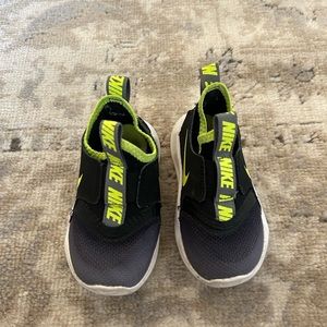 Toddler Nike Flexrunner. Size 6.